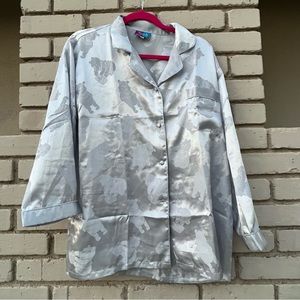Vtg Disney Winnie the Pooh Polyester PJ Top in Silver - Size Medium